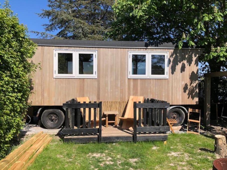 Gezellige Pipo Met Grote Schommel Aan Het Water Villa Medemblik Exteriör bild